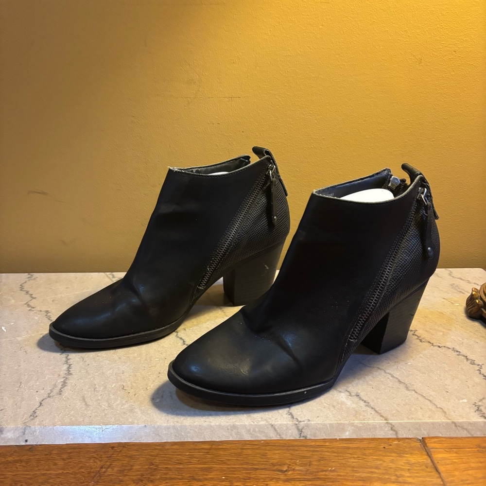 DV Dolce Vita Jayden Black‎ Faux Leather Heeled Ankle Booties Block Zip size 11